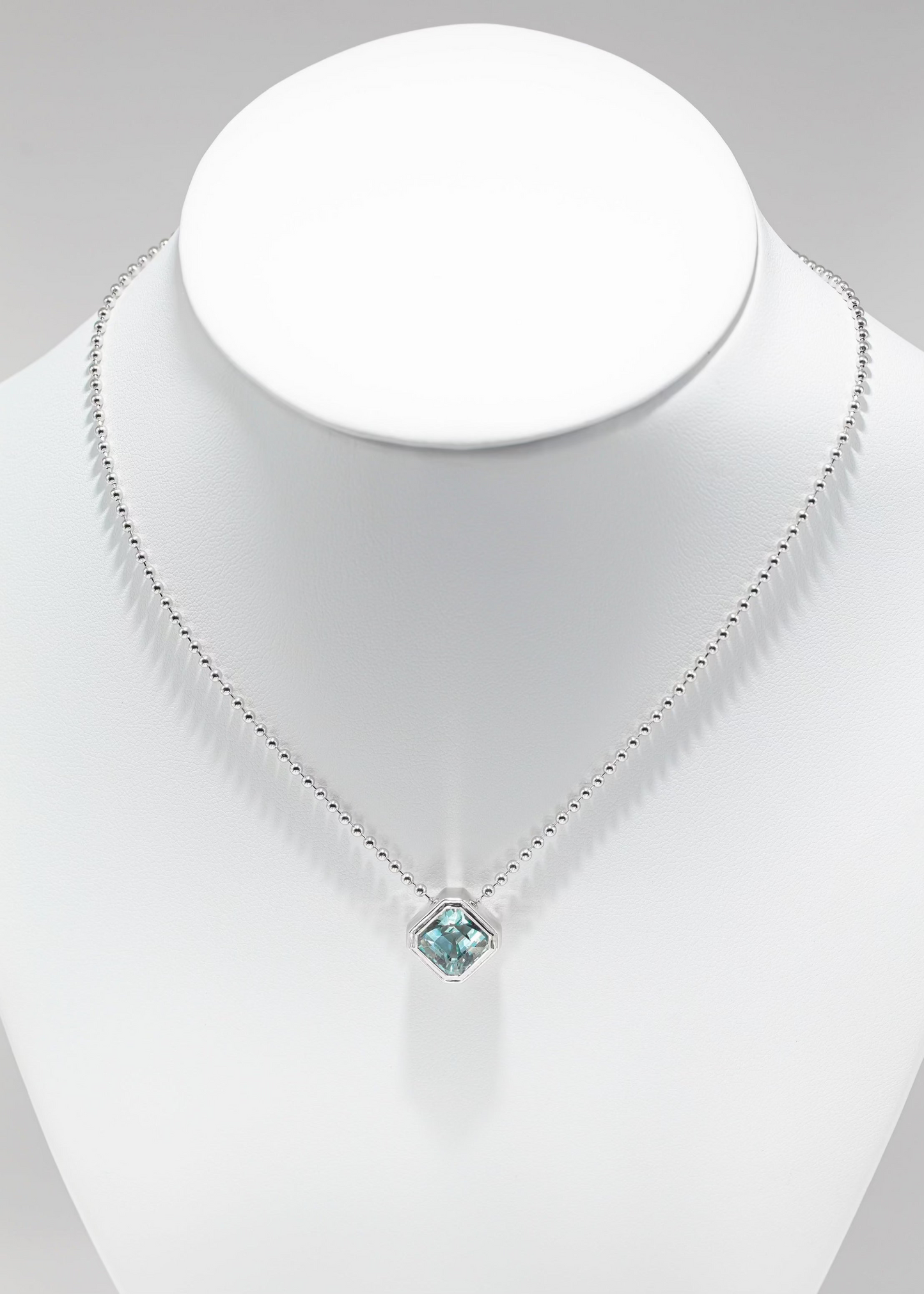 ASSCHER SOLITAIRE NECKLACE